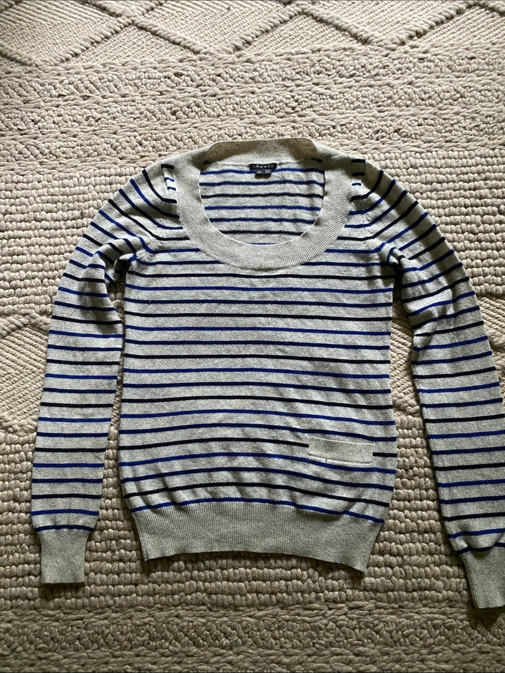 Theory Light Gray Crewneck Sweater with Blue Stripes 100% Cashmere